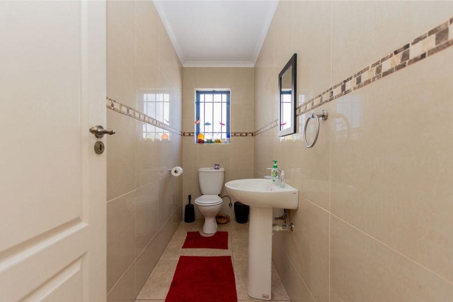 4 Bedroom Property for Sale in Blue Lagoon Western Cape